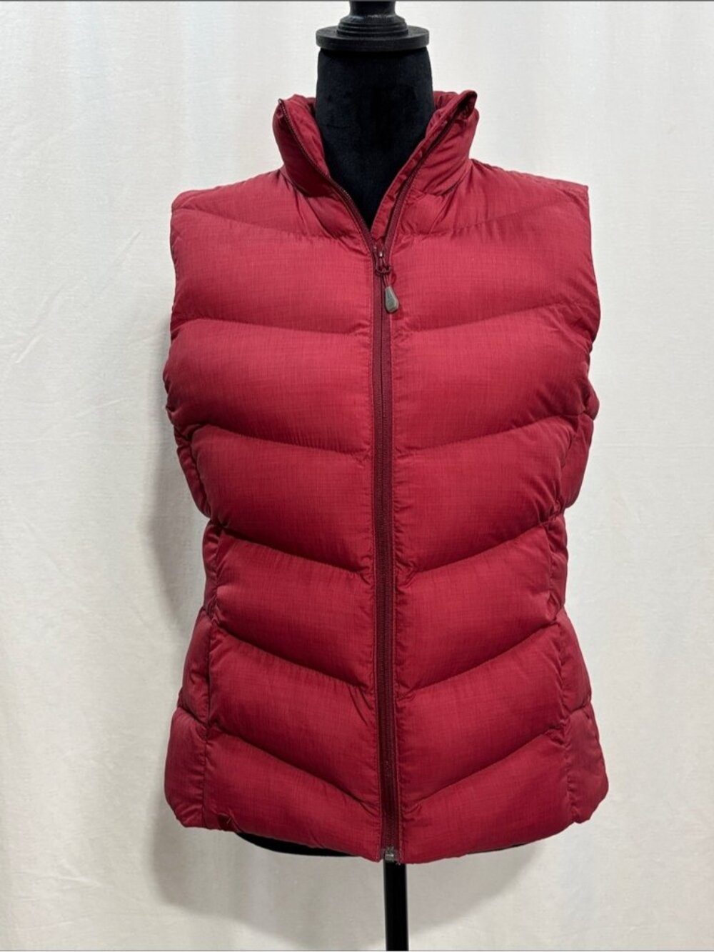 Windriver Sleeveless Quilted Puffer Vest Red T-max Hyper-Dri outdoor every day